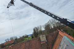 Kirche Lenzfried Dach umschlagen mit Magni Teleskoplader