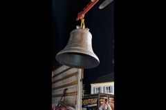 Kirchenglocke für Kirche Huglfing mit unserem Magni 6.35 Teleskoplader aus LKW heben